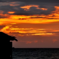 Maldive al tramonto